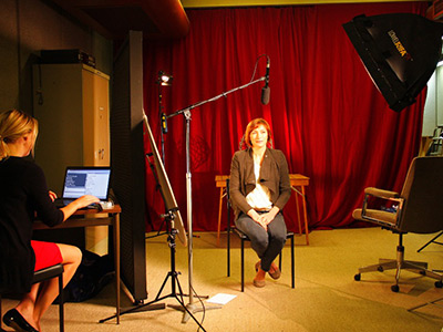 autocue for pieces to camera